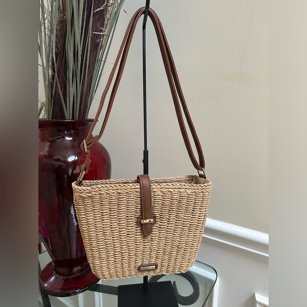 🌹Sun n Sand Woven Straw Crossbody Bag with Brown Leather Trim • EUC